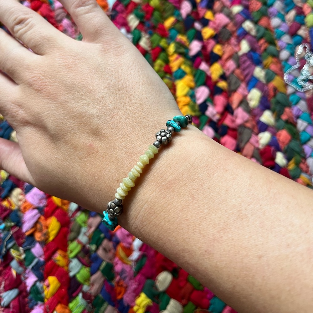 BEADED CRYSTALS AND SILVER FLOWER BRACELET